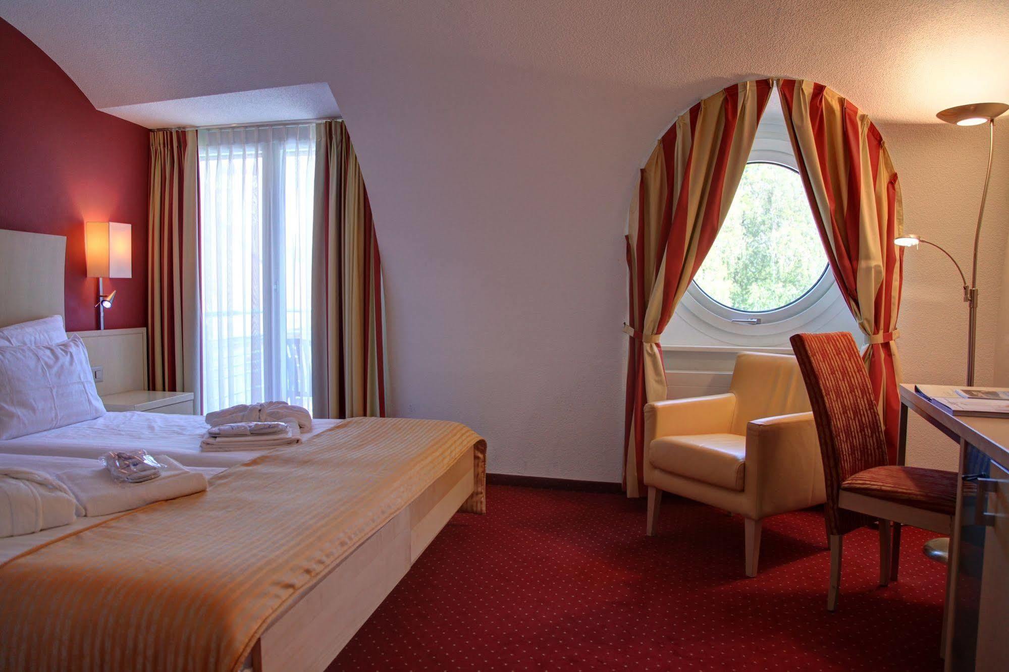 Grand Hotel Et Centre Thermal D'Yverdon-Les-Bains Exterior foto